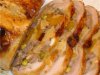Как готовится курица, фаршированная фисташками и телятиной с фруктами?